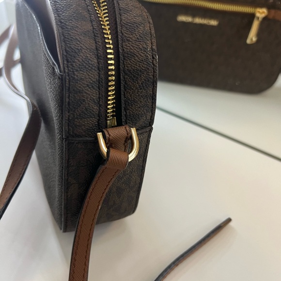 Michael Kors Brown Shoulder Bag with gold chain (removable) very good condition - Picture 6 of 14